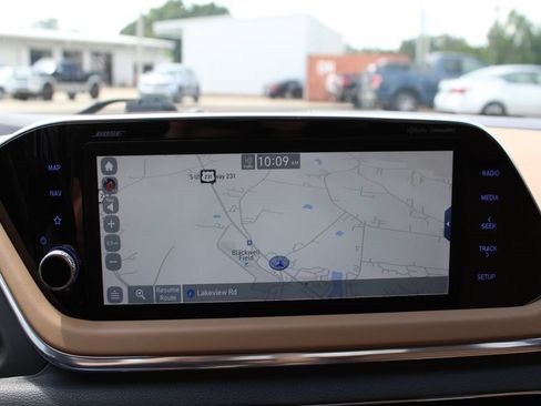 Used 2021 Hyundai Sonata Limited w/ Preferred Accessory Package FWD image 11