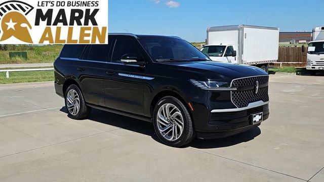 Used 2025 Lincoln Navigator Reserve AWD/4WD image 2
