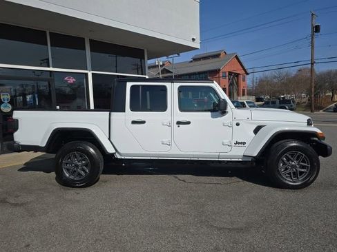 New 2026 Jeep Gladiator Sport AWD/4WD image 42