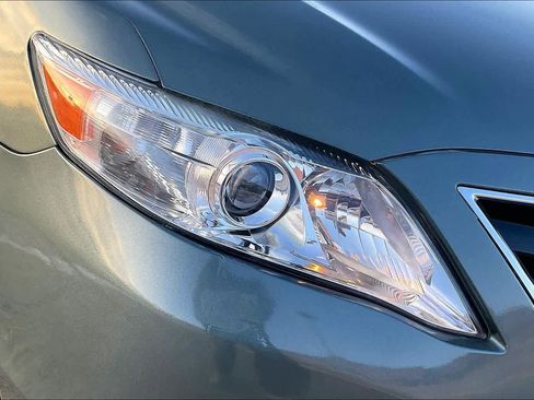 Used 2010 Toyota Camry LE image 28