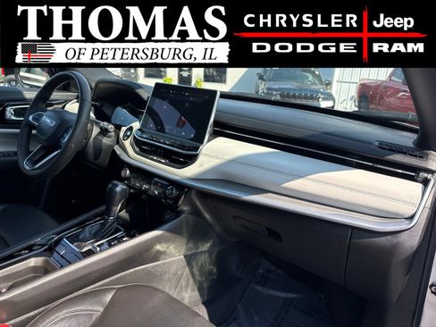 Used 2025 Jeep Compass Limited w/ Sun & Sound Group AWD/4WD image 29