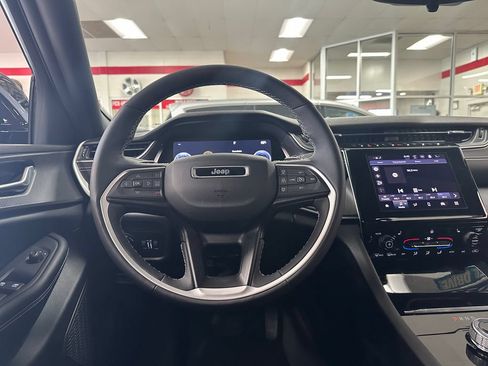 Certified 2023 Jeep Grand Cherokee Altitude AWD/4WD image 15