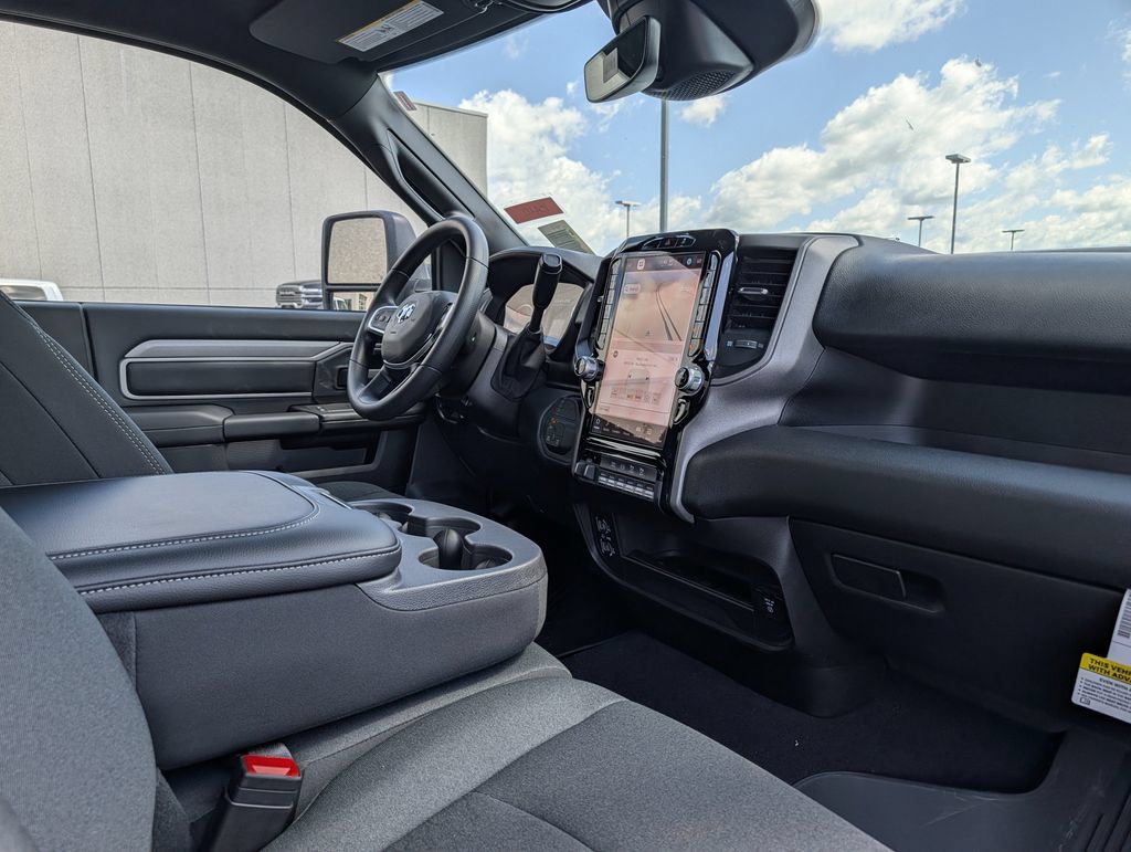 New 2026 RAM 3500 Tradesman AWD/4WD image 7