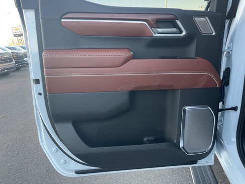 New 2026 GMC Sierra 1500 Denali Ultimate w/ LPO, Black Badging Package image 13