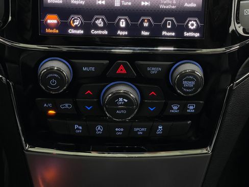 Used 2020 Jeep Grand Cherokee Limited w/ Premium Lighting Group image 26