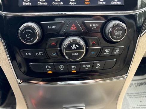 Used 2019 Jeep Grand Cherokee Limited AWD/4WD image 25