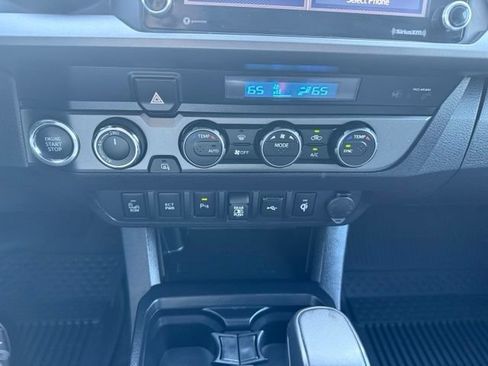 Used 2022 Toyota Tacoma TRD Off-Road w/ Technology Package AWD/4WD image 26