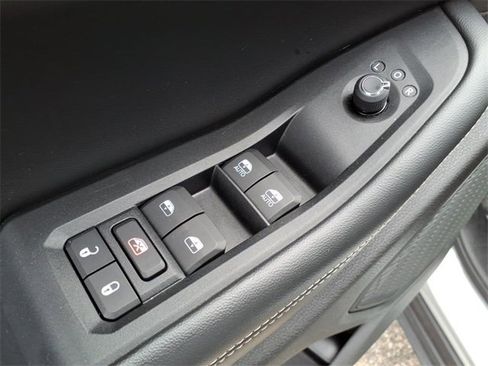 Used 2024 Jeep Grand Cherokee L Laredo image 14