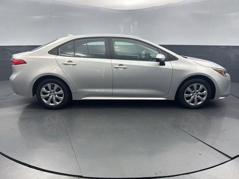 Used 2022 Toyota Corolla LE image 9
