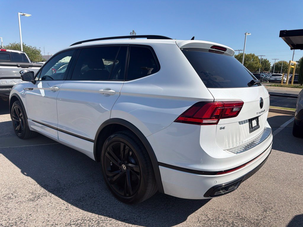 Used 2024 Volkswagen Tiguan SE R-Line FWD image 3