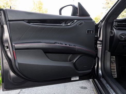 Used 2022 Maserati Quattroporte Modena image 27