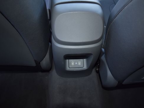 Used 2025 Hyundai Elantra SEL image 29