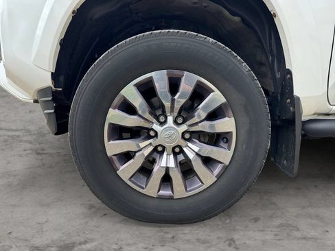Certified 2022 Toyota Tacoma Limited AWD/4WD image 9