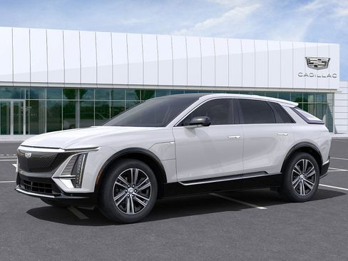 New 2025 Cadillac Lyriq Luxury image 2