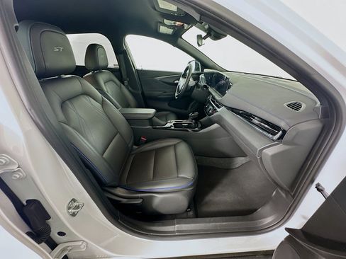 Used 2025 Buick Envista Sport Touring image 29