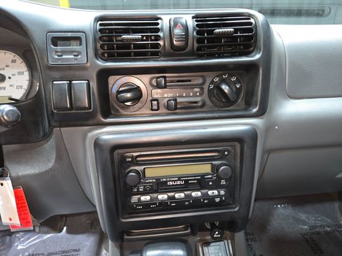 Used 2002 Isuzu Rodeo Sport RWD image 12