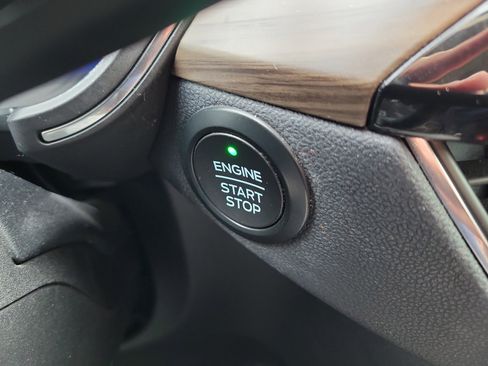 Used 2020 Ford Escape Titanium image 33