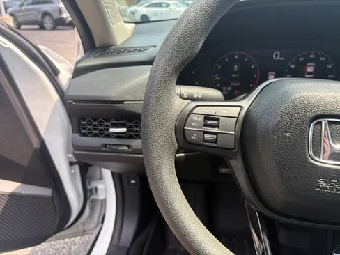 Used 2025 Honda Accord SE image 30