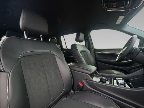 New 2026 Jeep Grand Cherokee L 2WD image 8
