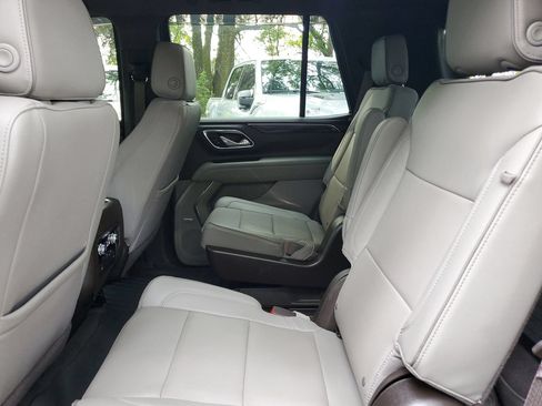 Used 2023 GMC Yukon SLT RWD image 10