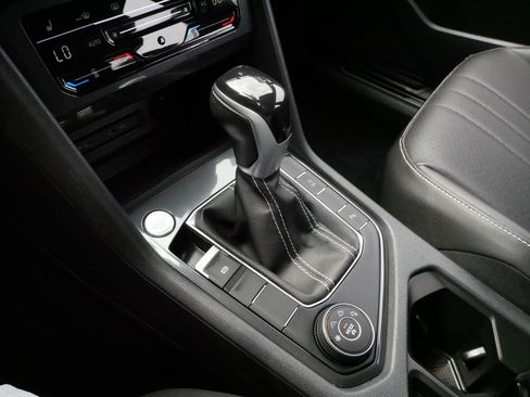 Certified 2023 Volkswagen Tiguan SE R-Line AWD/4WD image 24