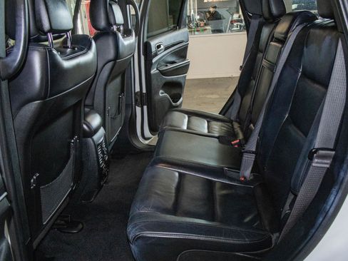 Used 2022 Jeep Grand Cherokee Limited image 15