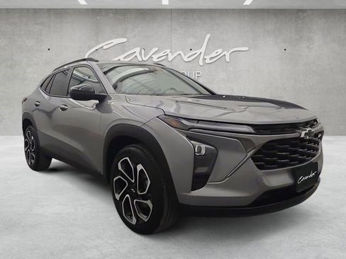 Certified 2025 Chevrolet Trax RS w/ Sunroof Package image 2