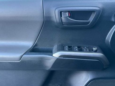 Used 2018 Toyota Tacoma SR5 image 11