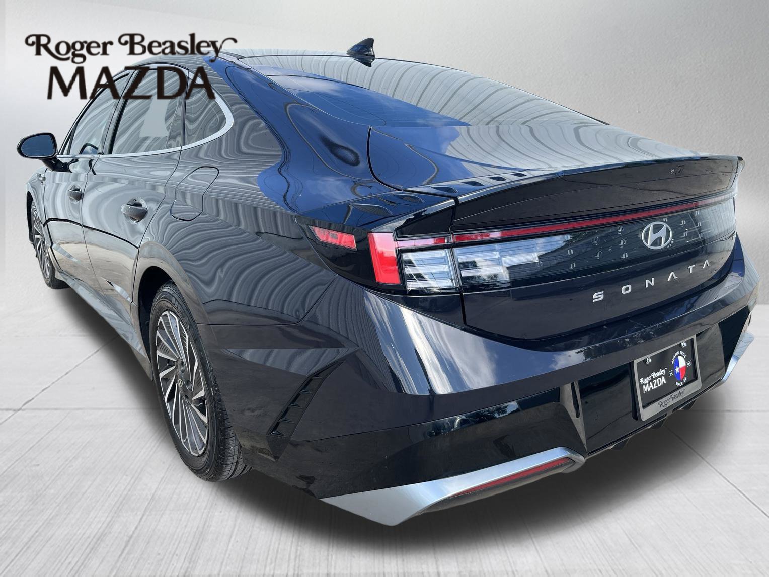 Used 2024 Hyundai Sonata SEL FWD image 1