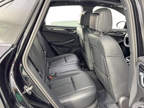 Used 2024 Porsche Macan image 40