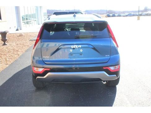 Used 2025 Kia Niro EX Touring image 4