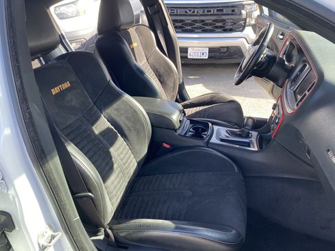 Used 2018 Dodge Charger R/T image 24