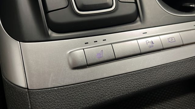 Used 2024 Kia Carnival LX FWD image 30