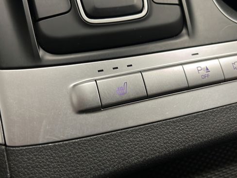 Used 2024 Kia Carnival LX FWD image 30