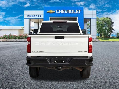 Used 2022 Chevrolet Silverado 2500 Custom w/ Custom Value Package image 6