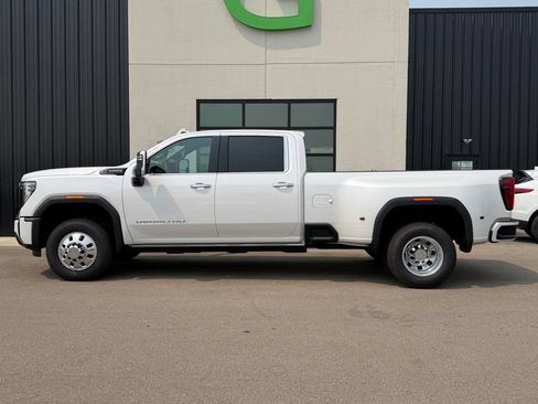 Used 2025 GMC Sierra 3500 Denali Ultimate AWD/4WD image 2