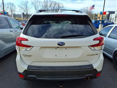 Used 2021 Subaru Forester Limited image 8