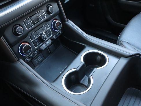 Used 2021 Chevrolet Suburban High Country image 32