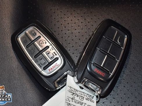 Certified 2024 Chrysler Pacifica Touring-L FWD image 39