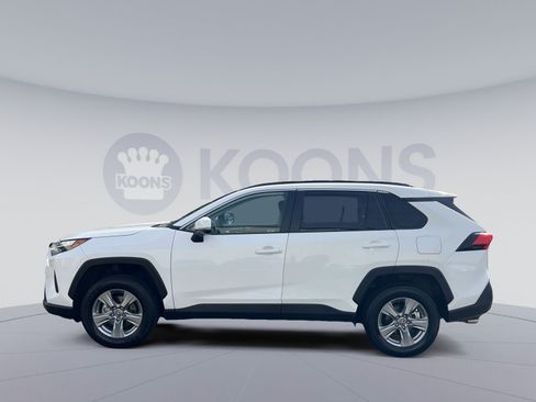 Used 2025 Toyota RAV4 XLE AWD/4WD image 2