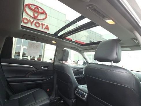 Used 2017 Toyota Highlander Limited Platinum image 20