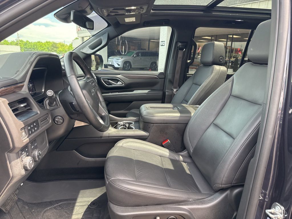 Used 2023 Chevrolet Tahoe Z71 w/ Luxury Package AWD/4WD image 22
