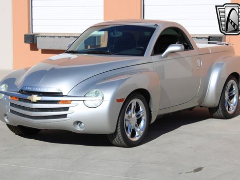 Used 2005 Chevrolet SSR w/ Preferred Equipment Group image 5