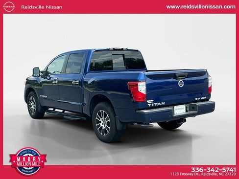 Used 2021 Nissan Titan SV w/ SV Convenience Package AWD/4WD image 4