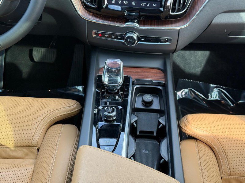 Used 2024 Volvo XC60 T8 Ultimate w/ Protection Package Premier AWD/4WD image 15