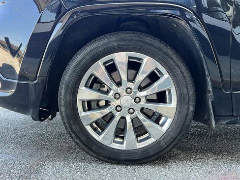 Used 2018 Jeep Cherokee Overland w/ Technology Group FWD image 23