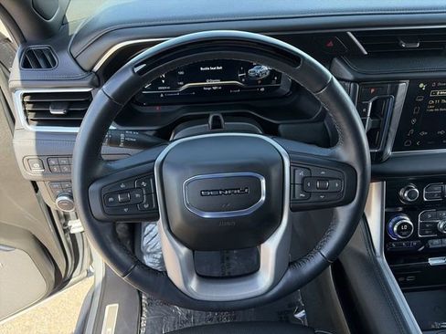 Used 2024 GMC Yukon XL Denali w/ Advanced Technology Package image 24