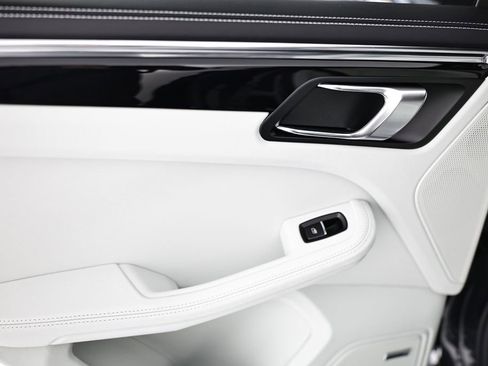 New 2026 Porsche Macan image 26