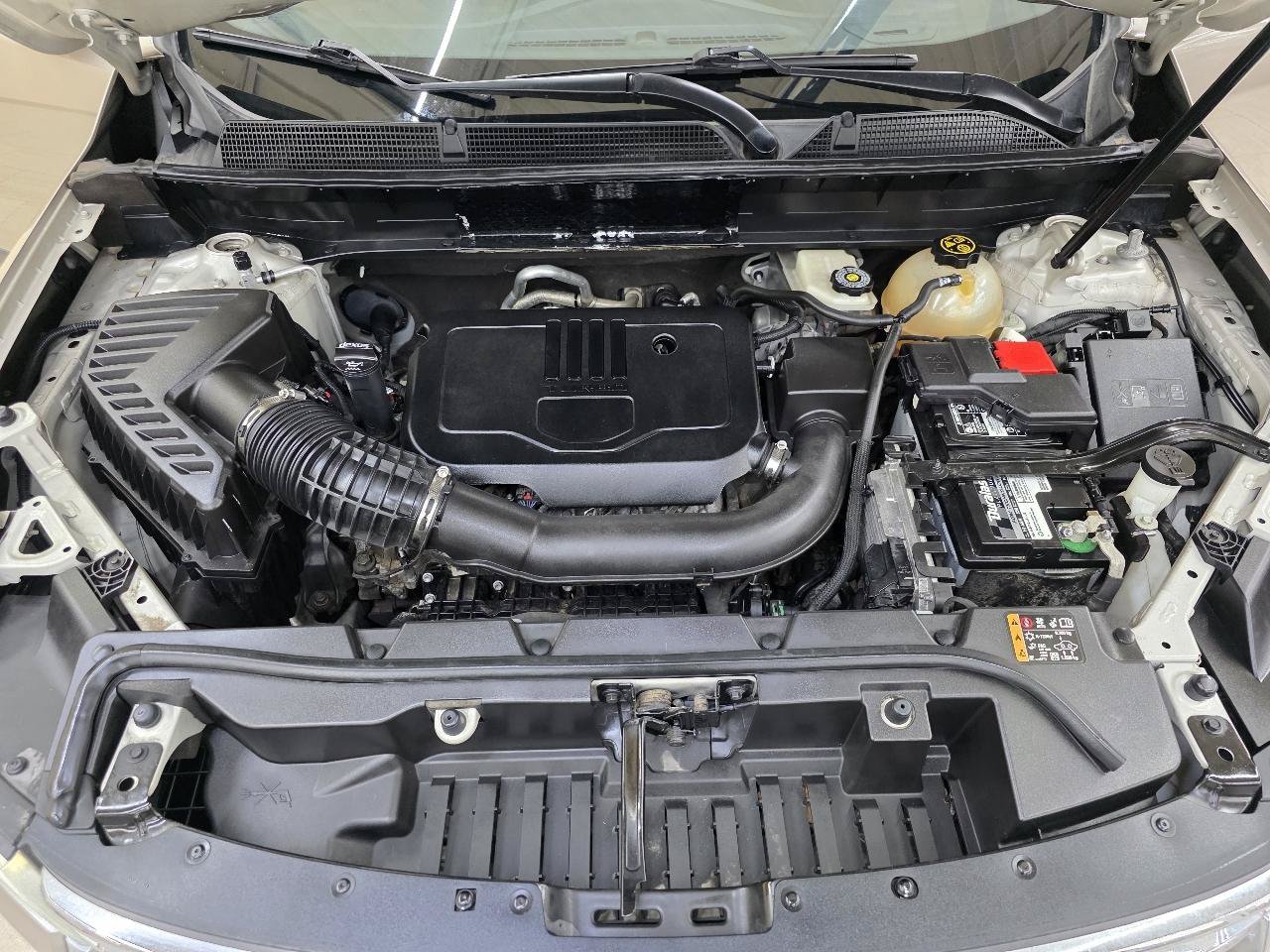 Used 2022 GMC Acadia SLE FWD image 41