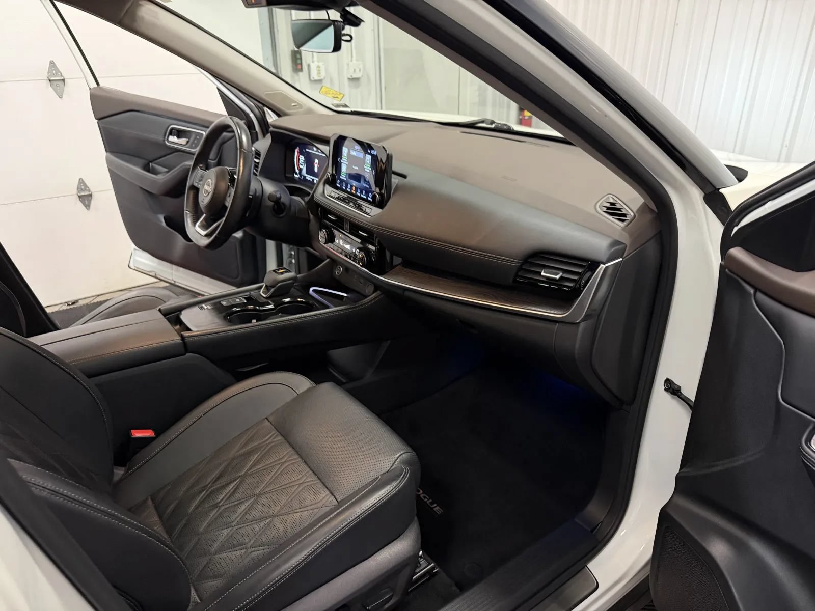 Used 2022 Nissan Rogue Platinum w/ Head-Up Display Package FWD image 45